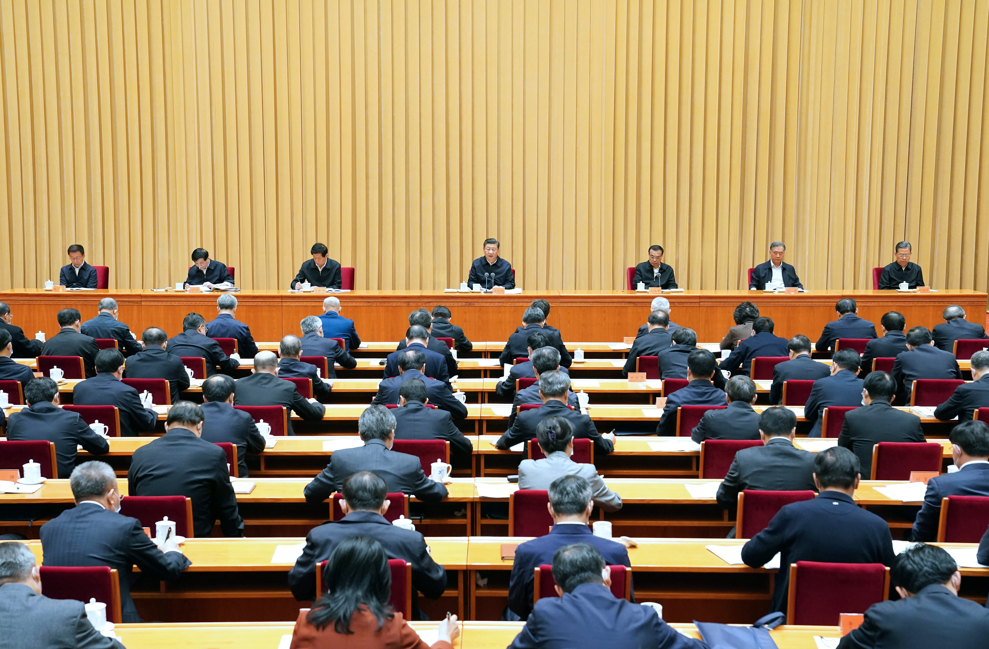 11月16日至17日，中央全面依法治国工作会议在北京召开。中共中央总书记、国家主席、中央军委主席习近平出席会议并发表重要讲话。